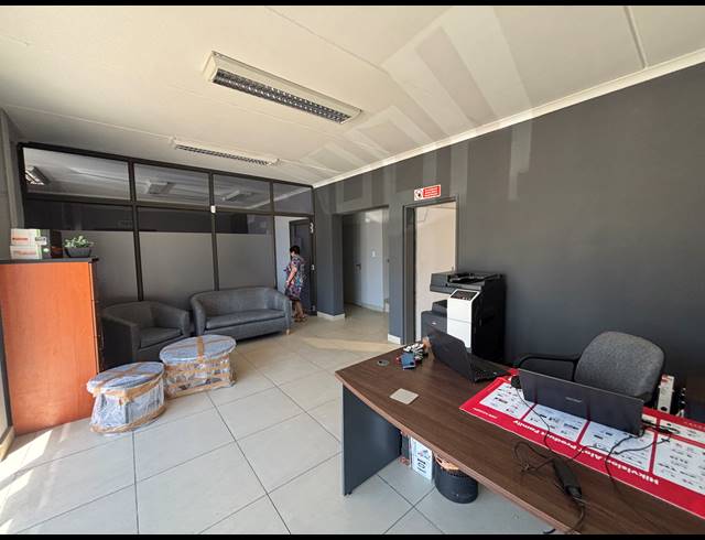 547M² WAREHOUSE TO LET IN STIKLAND INDUSTRIAL